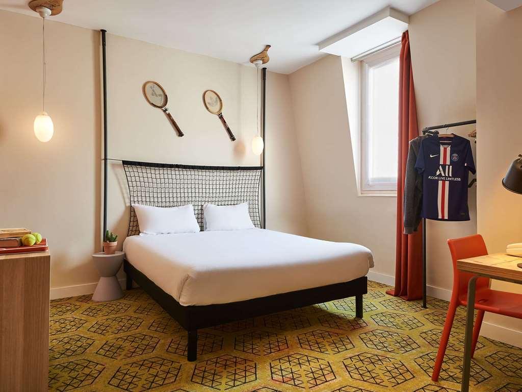 Greet Boulogne Billancourt Paris Hotel Room photo